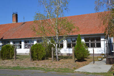 Tarhosi iskola